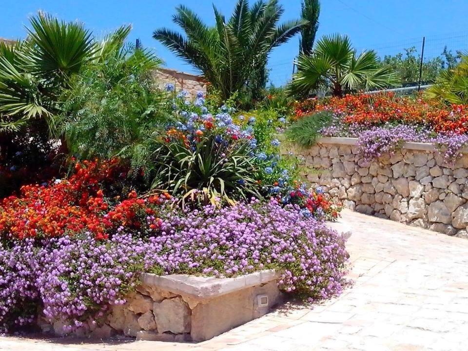 La Locanda Dei Fiori Bompensiere Esterno foto